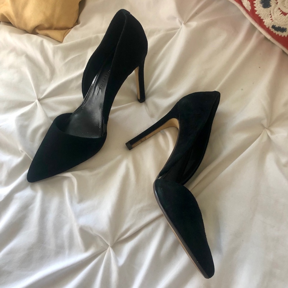Banana Republic Pointed Toe Pumps